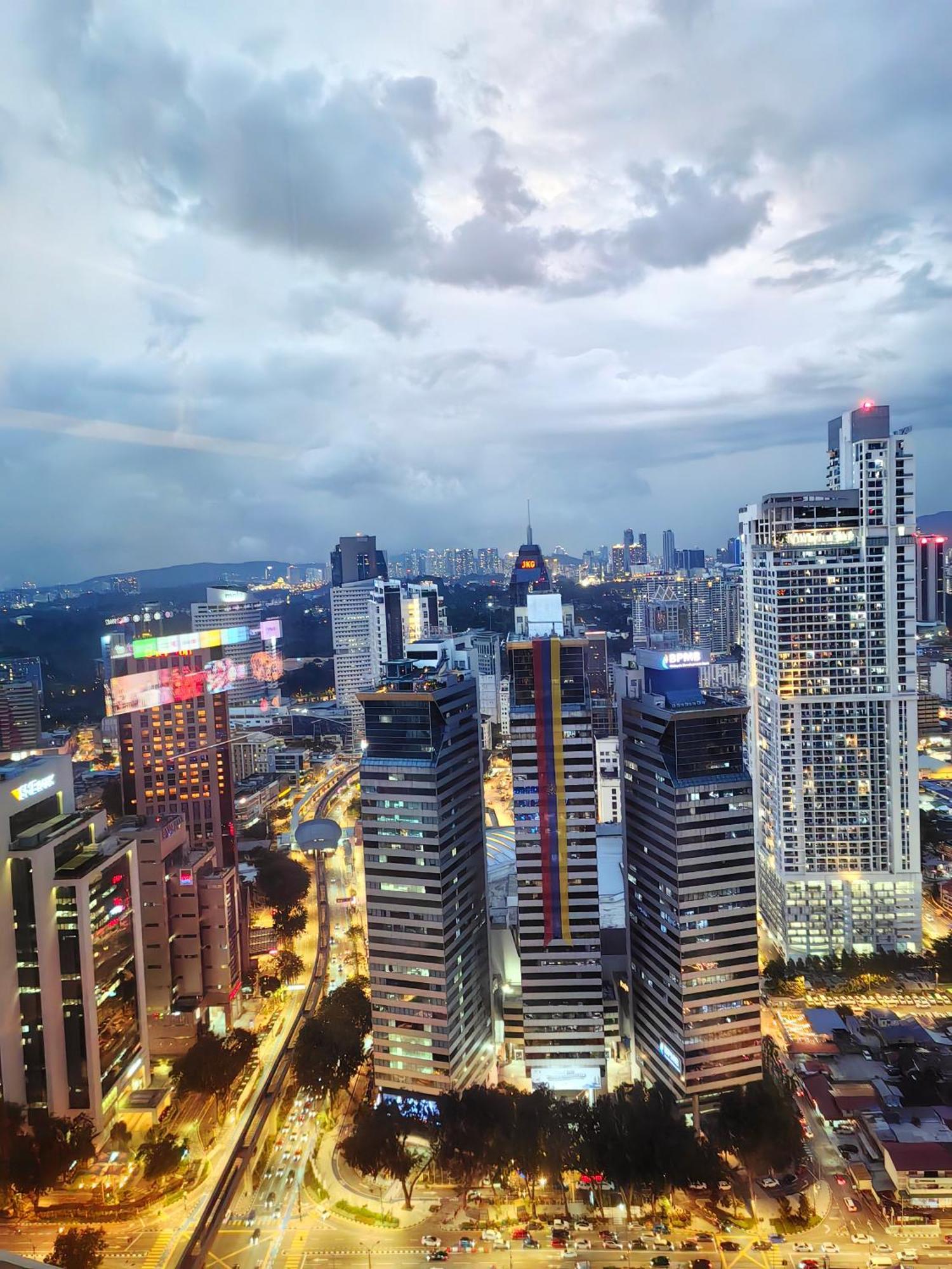 Platinum Klcc & Bukit Bintang Apartment Kuala Lumpur Bagian luar foto